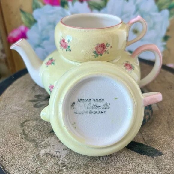 Nelson Ware Vintage Cabbage Roses Tea for One Set - Picture 2 of 3